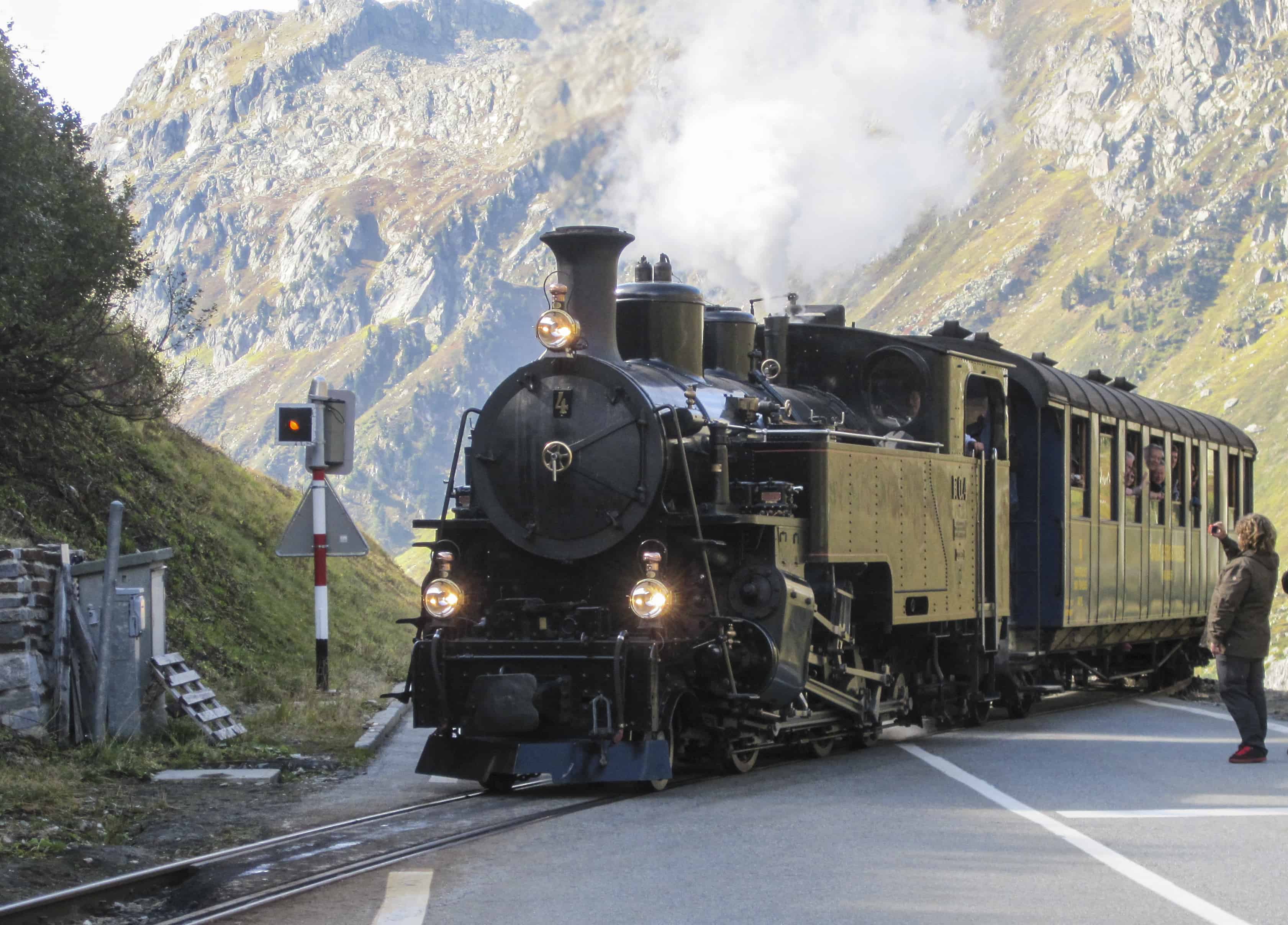 Vlak voor Gletsch uit Oberwald Furkabahn