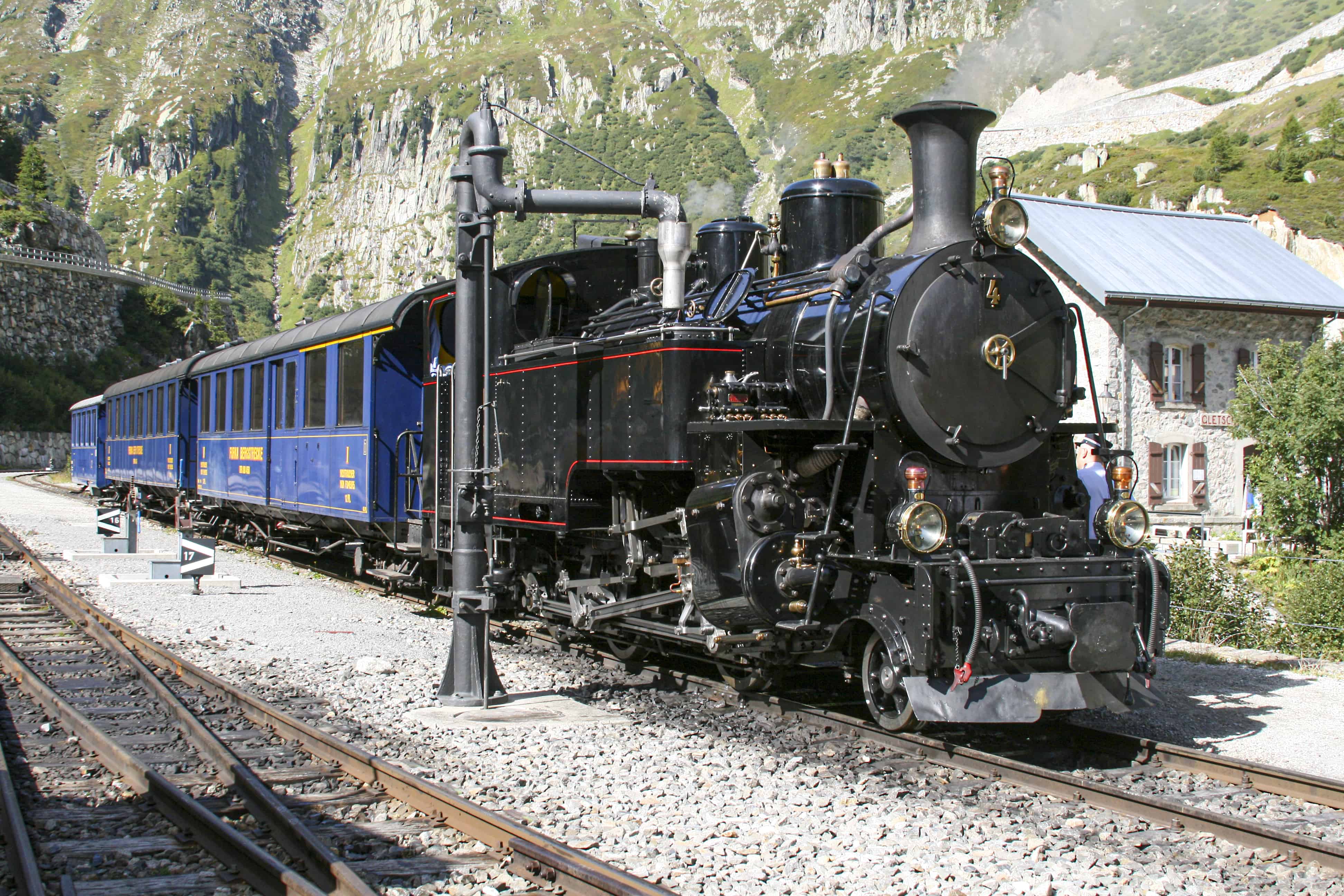 Lok 4 in station Gletsch Furkabahn